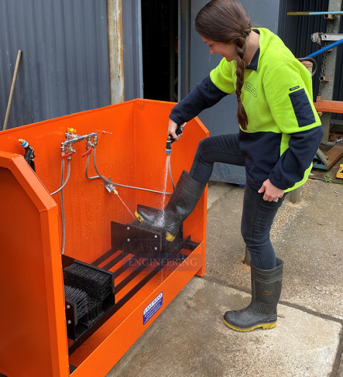 SWS2PW Boot Cleaning Station with spray jets