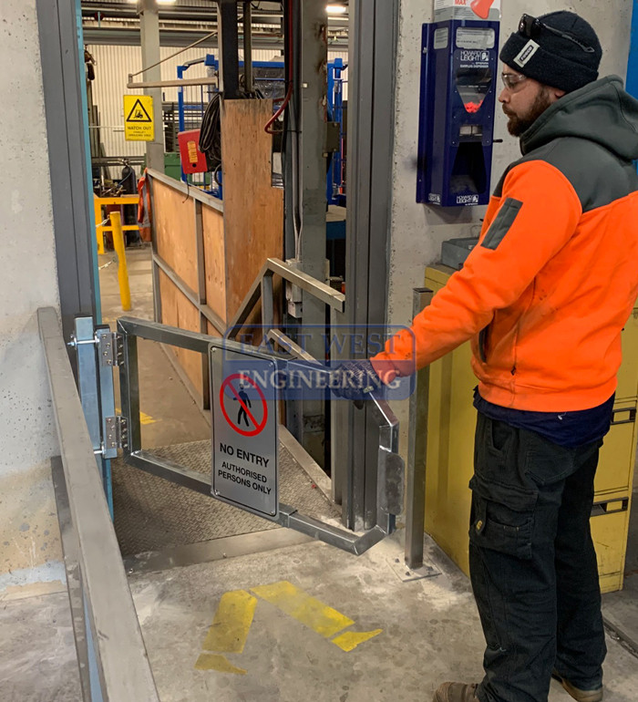 USG12 Safety Swing Gate