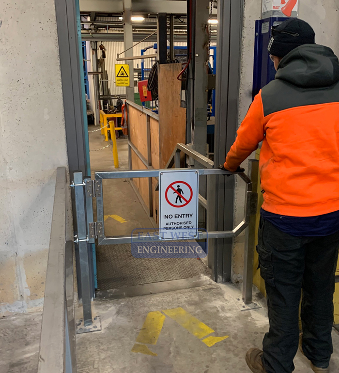 USG12 Safety Swing Gate